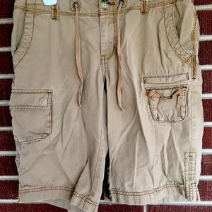 Very cute, Eddie Bauer, cargo shorts!!